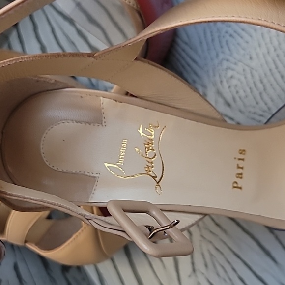 Christian Louboutin - Picture 4 of 6